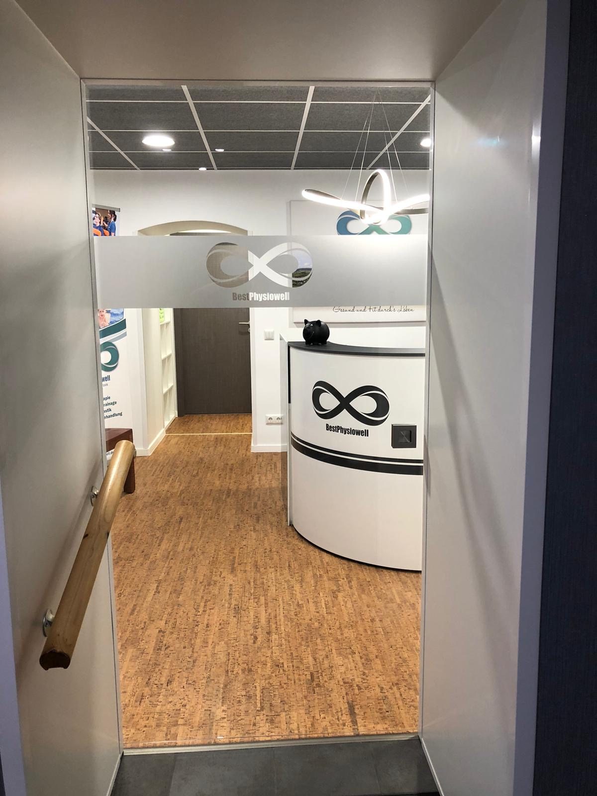 Blick in den Empfang der Praxis Königswalde