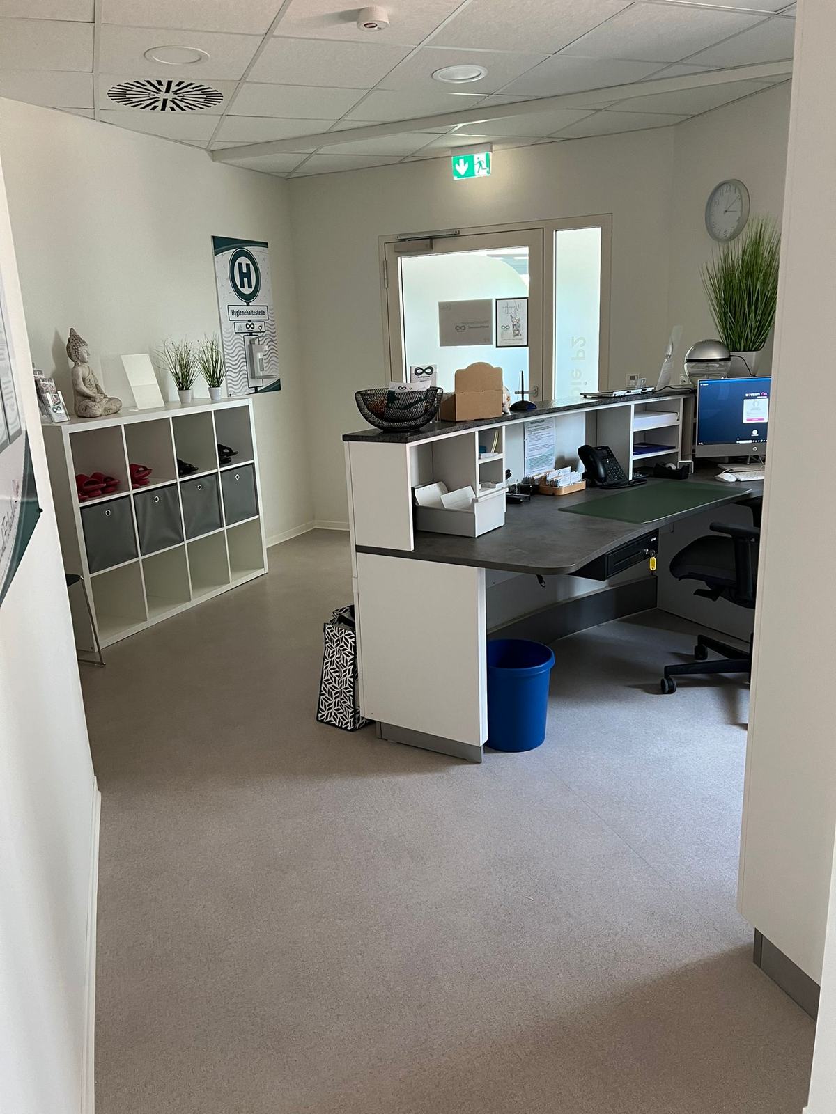 Empfang und Büro der Praxis Marienberg